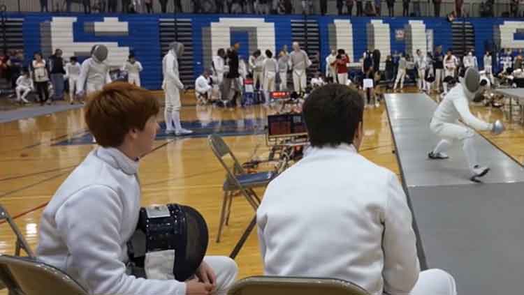  Fencers competing in a team event 